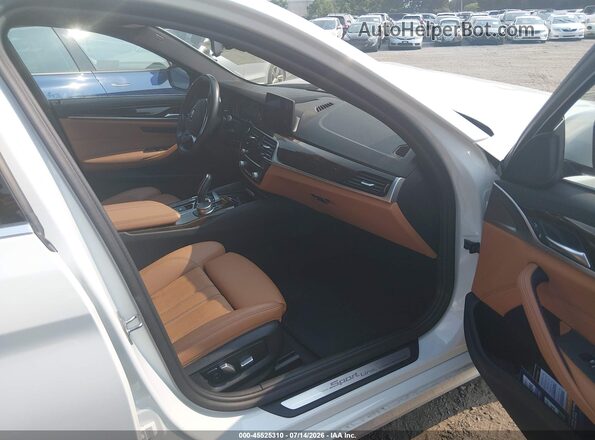 WBAJE7C59KWW30781 2019 BMW 5 SERIES White წინა სალონის ხედი