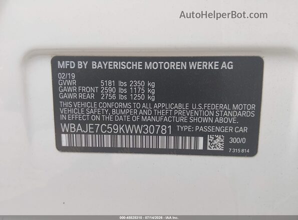 WBAJE7C59KWW30781 2019 BMW 5 SERIES White ძრავის განყოფილების ხედი