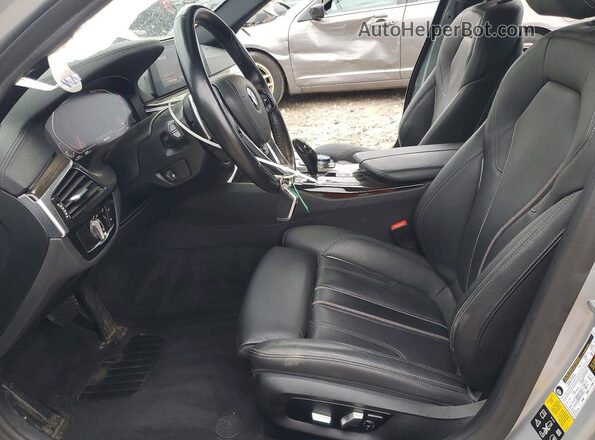 WBAJS3C00LWW68620 2020 BMW 5 SERIES Silver Widok wnętrza z przodu