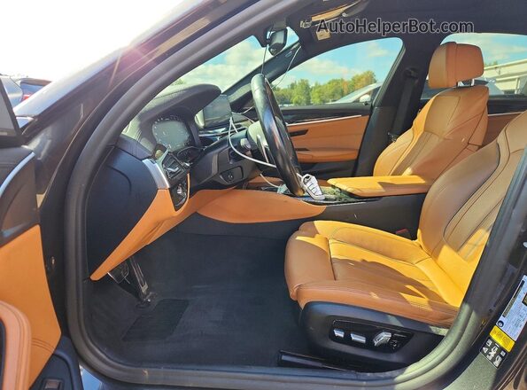 WBAJS7C02LCE14810 2020 BMW M5 Silver Widok wnętrza z przodu