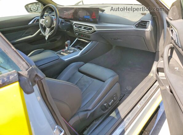 WBS33BA08RCR82377 2024 BMW M4 Yellow Dashboard view