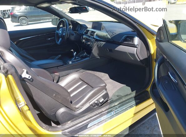 WBS3U9C52GP970052 2016 BMW M4 Yellow Вид салону спереду