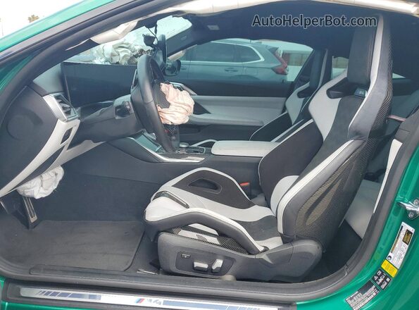 WBS43AZ09RCP75094 2024 BMW M4 Зеленый Вид салона спереди