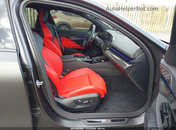 WBS83FK00TCU95645 2026 BMW M5 Black Вид салону спереду
