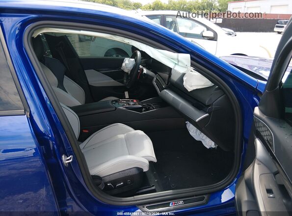 WBS83FK06SCT09928 2025 BMW M5 Blue Widok wnętrza z przodu