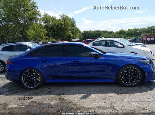 WBS83FK06SCT09928 2025 BMW M5 Blue Widok wnętrza 360 stopni