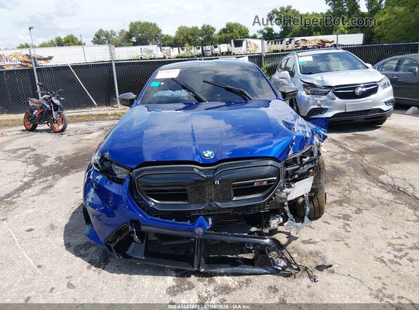 WBS83FK06SCT09928 2025 BMW M5 Blue Widok wnętrza z tyłu