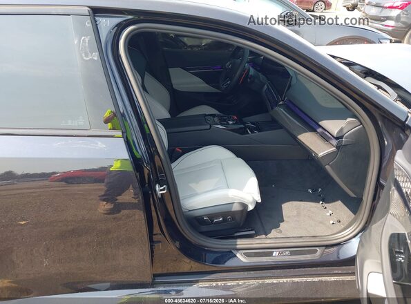 WBS83FK08TCV74108 2026 BMW M5 Black Widok wnętrza z przodu