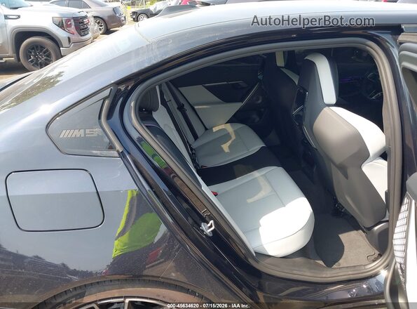 WBS83FK08TCV74108 2026 BMW M5 Black Widok naklejki z numerem VIN