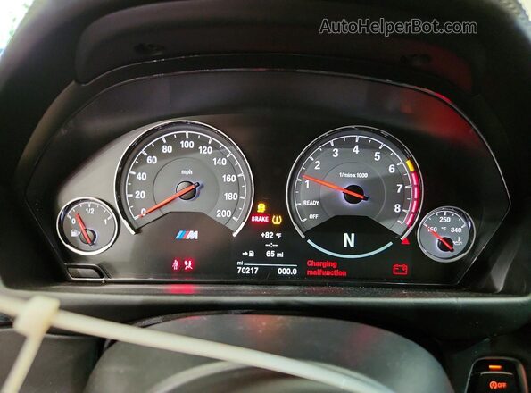 WBS8M9C50H5G42151 2017 BMW M3 Белый Вид щитка приборов