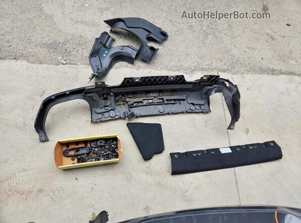 WBSDZ0C05LCE10052 2020 BMW M8 Gray Engine compartment view