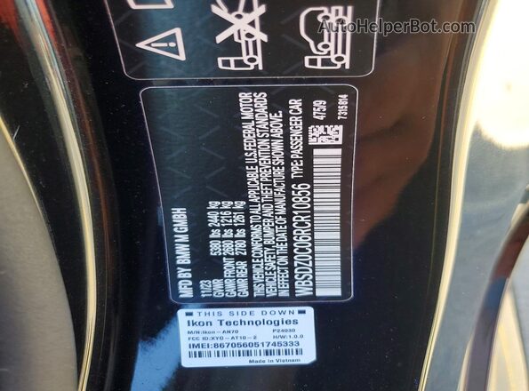 WBSDZ0C06RCR10856 2024 BMW M8 Black Vista del compartimento del motor