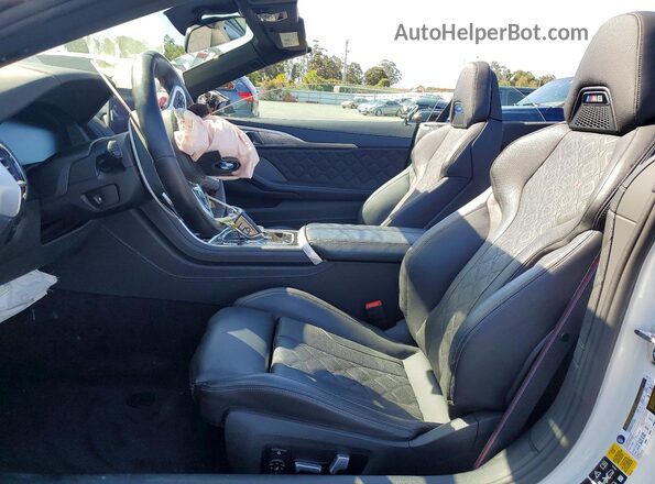 WBSDZ0C08RCP93779 2024 BMW M8 Белый Вид салона спереди