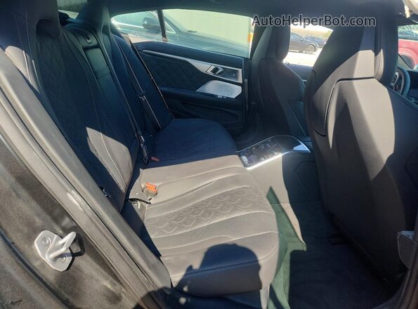 WBSGV0C00SCV92487 2025 BMW M8 Black Widok tylnych siedzeń