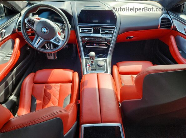 WBSGV0C02MCF85742 2021 BMW M8 Blue Առջևի վահանակի տեսք