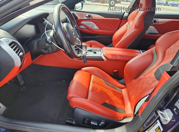 WBSGV0C02MCF85742 2021 BMW M8 Blue Սալոնի դիմացի տեսք