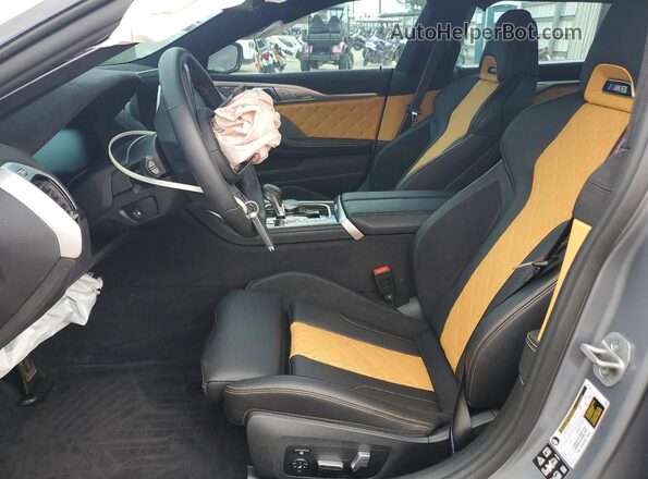 WBSGV0C07SCV33680 2025 BMW M8 Silver Widok wnętrza z przodu