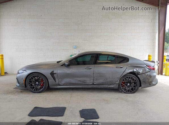 WBSGV0C09PCL06210 2023 BMW M8 Gray სალონის 360-გრადუსიანი ხედი