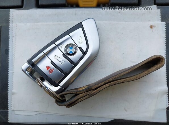 WBSGV0C09PCL06210 2023 BMW M8 Gray წინა პანელის ხედი