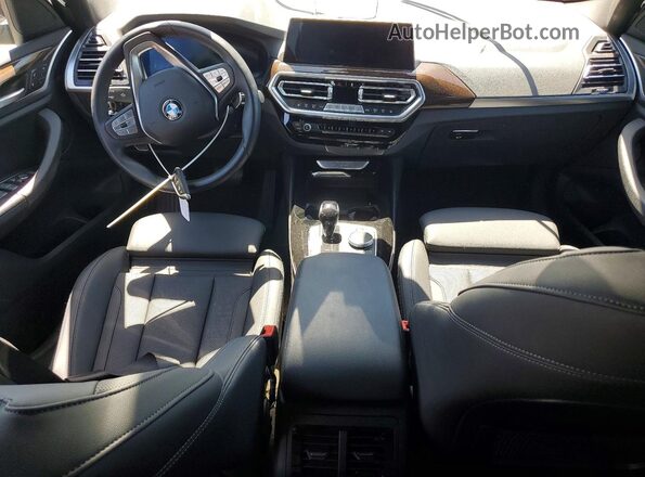 WBX47DP09RN301900 2024 BMW X3 Black Vista del salpicadero