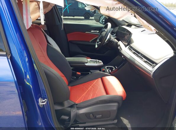 WBX73EF00S5091273 2025 BMW X1 Blue წინა სალონის ხედი