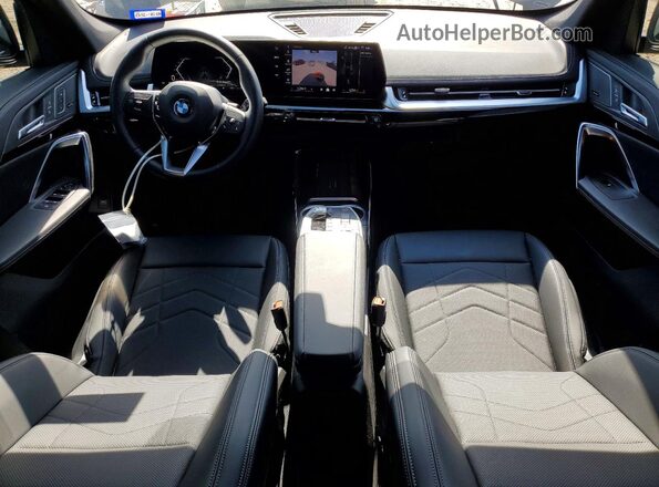WBX73EF00T5587109 2026 BMW X1 Черный Вид панели приборов