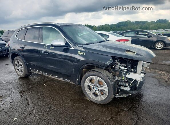 WBX73EF01P5W55813 2023 BMW X1 Black Передня права чверть