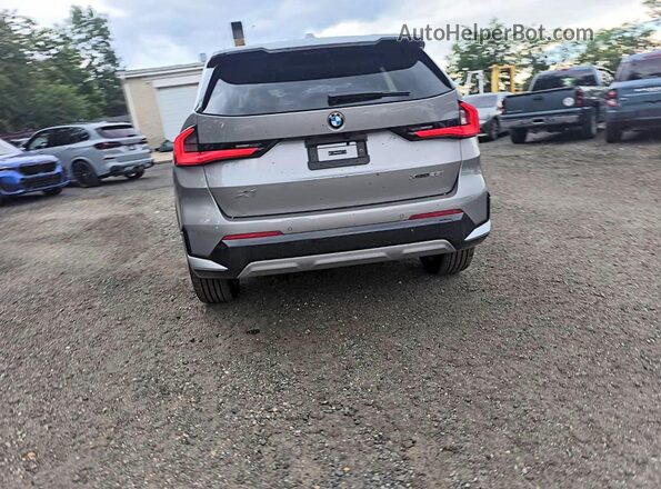 WBX73EF01T5481669 2026 BMW X1 Silver Вид ззаду