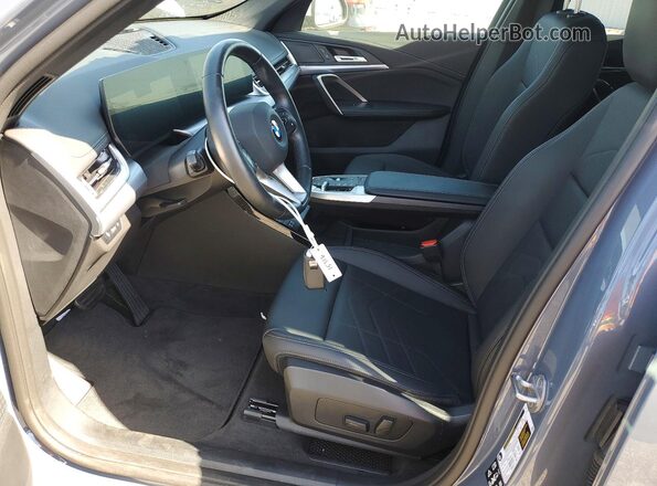 WBX73EF03R5Z15339 2024 BMW X1 Blue Սալոնի դիմացի տեսք