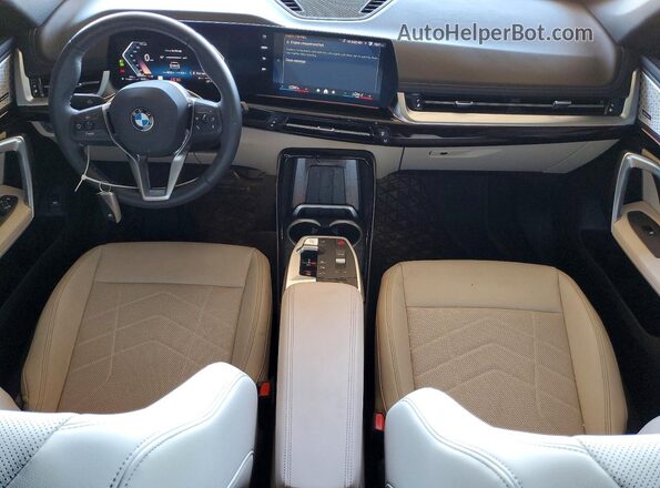 WBX73EF03S5166788 2025 BMW X1 Gray Vista del salpicadero