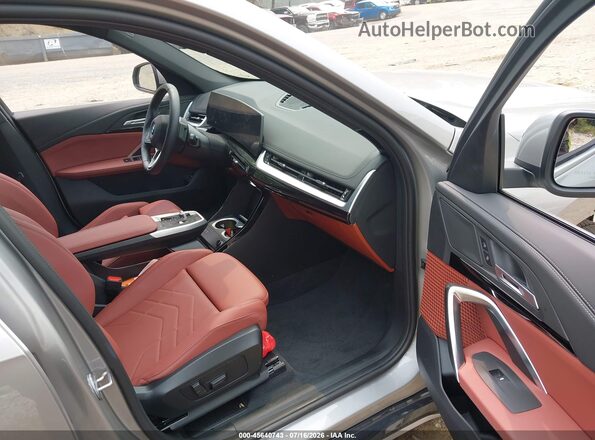 WBX73EF03T5667116 2026 BMW X1 Silver Սալոնի դիմացի տեսք