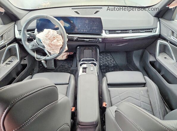 WBX73EF04R5Z77705 2024 BMW X1 Gray Առջևի վահանակի տեսք