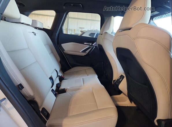 WBX73EF05P5X61794 2023 BMW X1 White უკანა სავარძლების ხედი