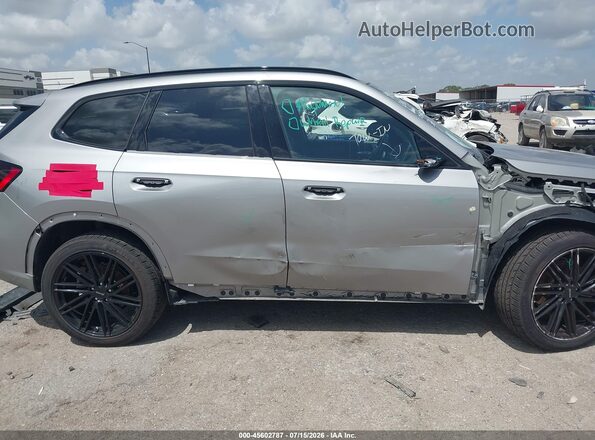 WBX73EF06P5X24348 2023 BMW X1 Gray Vista interior trasera