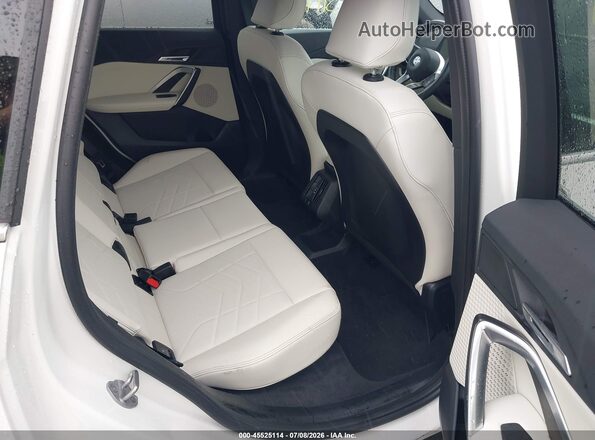 WBX73EF06T5472482 2026 BMW X1 White Вид наклейки з VIN-кодом
