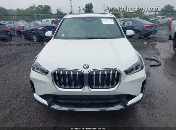WBX73EF06T5472482 2026 BMW X1 White Вид задньої частини салону