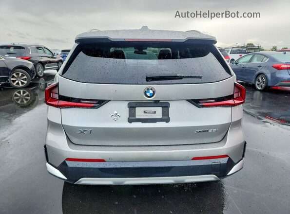 WBX73EF07P5W65374 2023 BMW X1 Silver Vista trasera