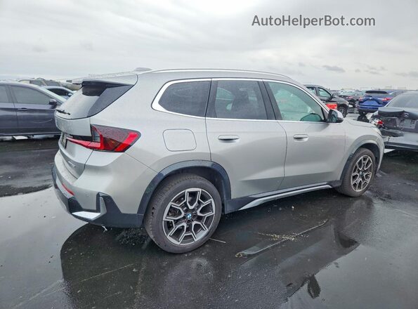 WBX73EF07P5W65374 2023 BMW X1 Silver Trasero derecho