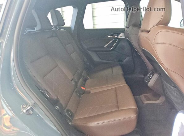 WBX73EF07R5Z36601 2024 BMW X1 Teal Вид задніх сидінь