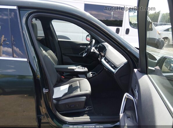 WBX73EF08P5X90612 2023 BMW X1 Green Widok wnętrza z przodu