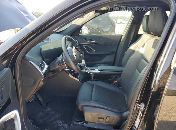 WBX73EF08R5Y33204 2024 BMW X1 Black Вид салону спереду