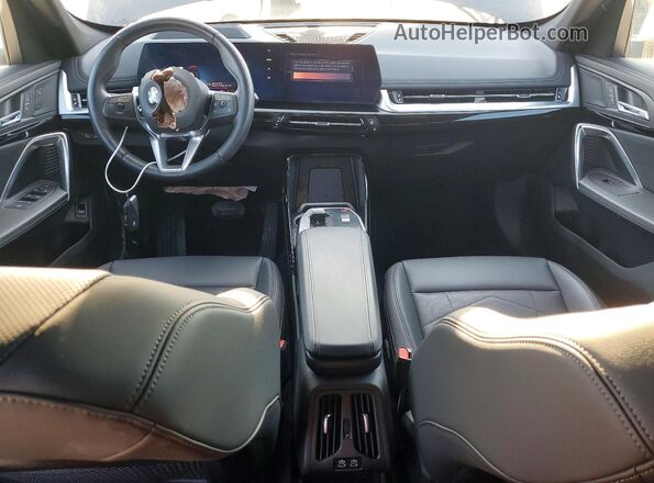 WBX73EF08R5Y33204 2024 BMW X1 Black Вид панелі приладів