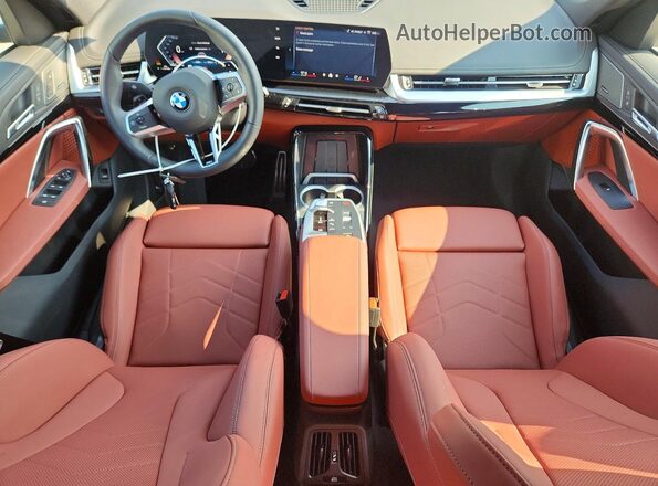 WBX73EF08T5631065 2026 BMW X1 Серебряный Вид панели приборов
