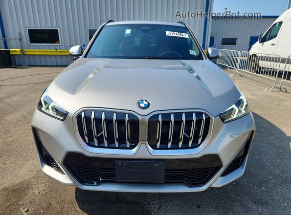 WBX73EF08T5631065 2026 BMW X1 Серебряный Вид спереди