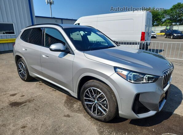 WBX73EF08T5631065 2026 BMW X1 Серебряный Передняя правая четверть
