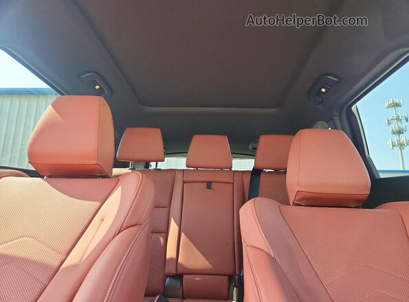 WBX73EF08T5631065 2026 BMW X1 Серебряный Вид задних сидений