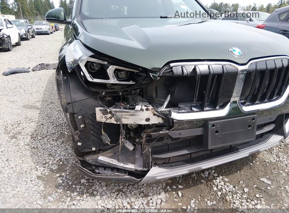 WBX73EF09P5W49337 2023 BMW X1 Green Front view