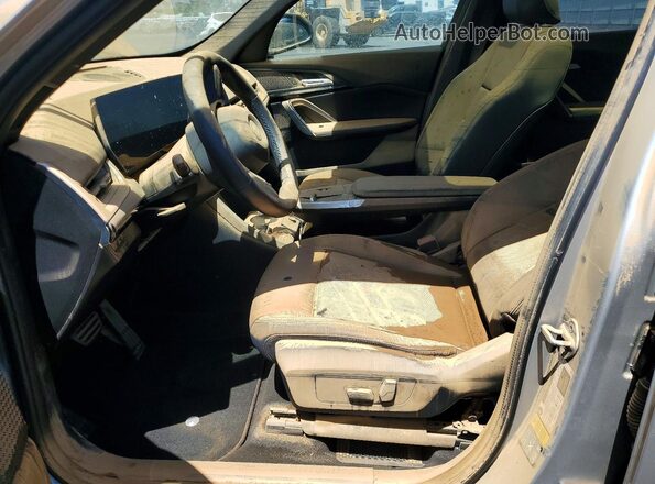 WBX73EF09P5Y03089 2023 BMW X1 Silver Սալոնի դիմացի տեսք