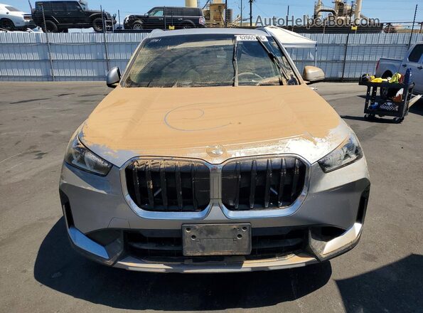 WBX73EF09P5Y03089 2023 BMW X1 Silver Դիմացի տեսք