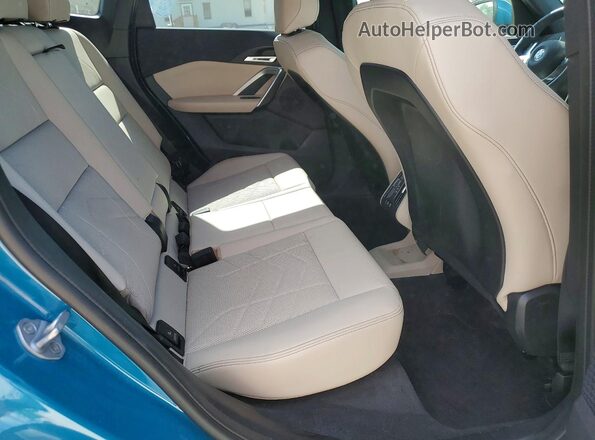 WBX73EF09S5172448 2025 BMW X1 Синий Вид задней части салона